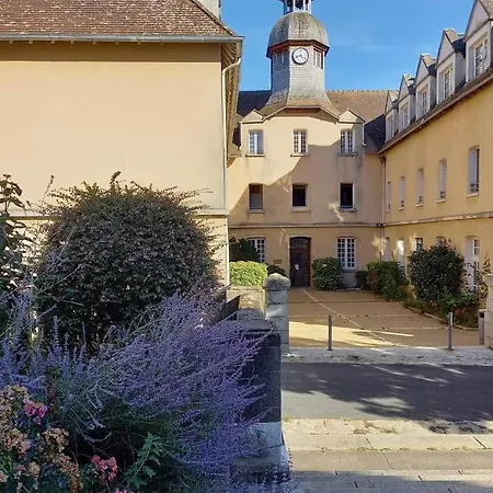 Maison En Ville Avec Terrasse Ensoleillee Et Wi-Fi Magnac-Laval Exterior foto